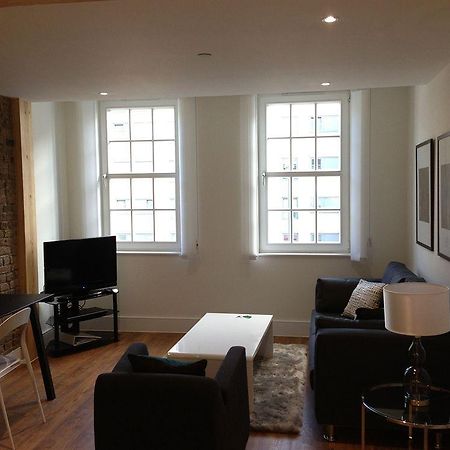 Max Serviced Apartments Commercial Road Londra Esterno foto