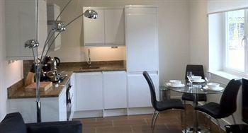 Max Serviced Apartments Commercial Road Londra Esterno foto