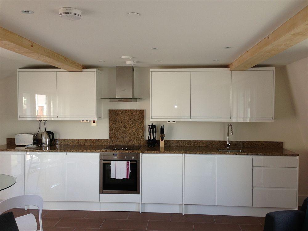 Max Serviced Apartments Commercial Road Londra Esterno foto