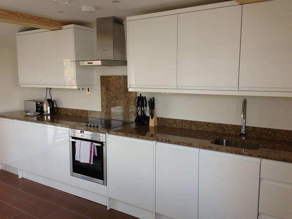 Max Serviced Apartments Commercial Road Londra Esterno foto