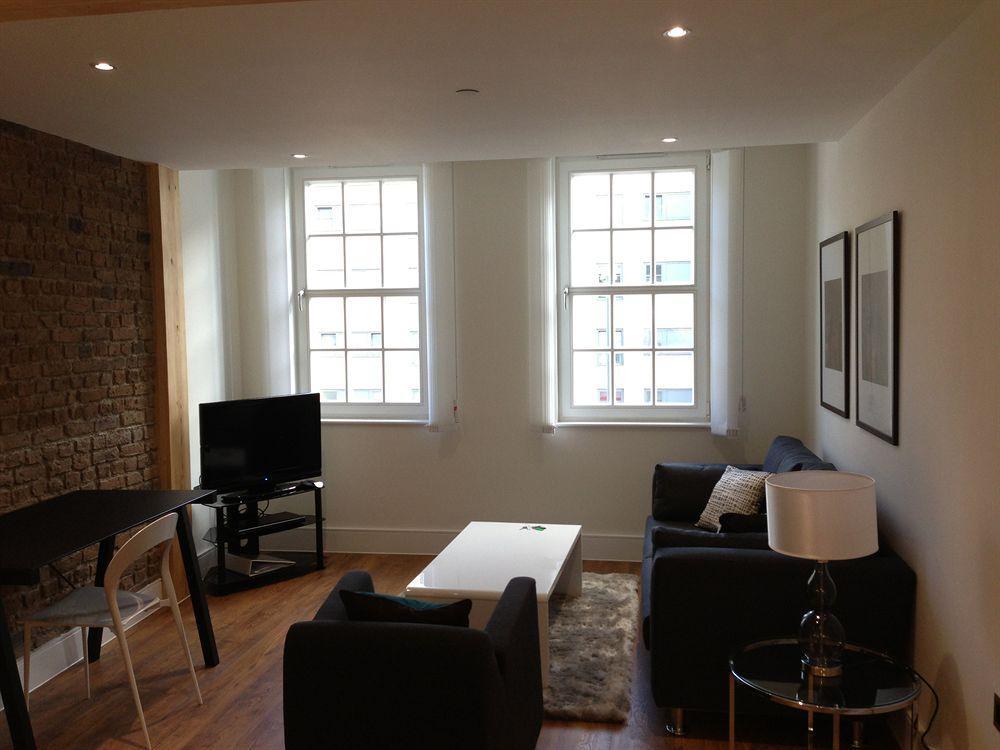 Max Serviced Apartments Commercial Road Londra Esterno foto