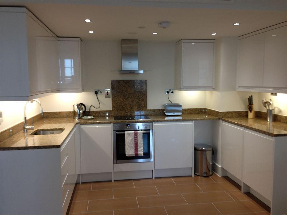 Max Serviced Apartments Commercial Road Londra Esterno foto