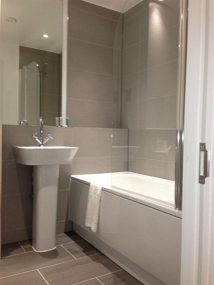 Max Serviced Apartments Commercial Road Londra Esterno foto