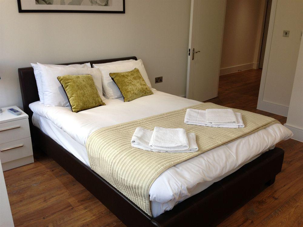 Max Serviced Apartments Commercial Road Londra Esterno foto