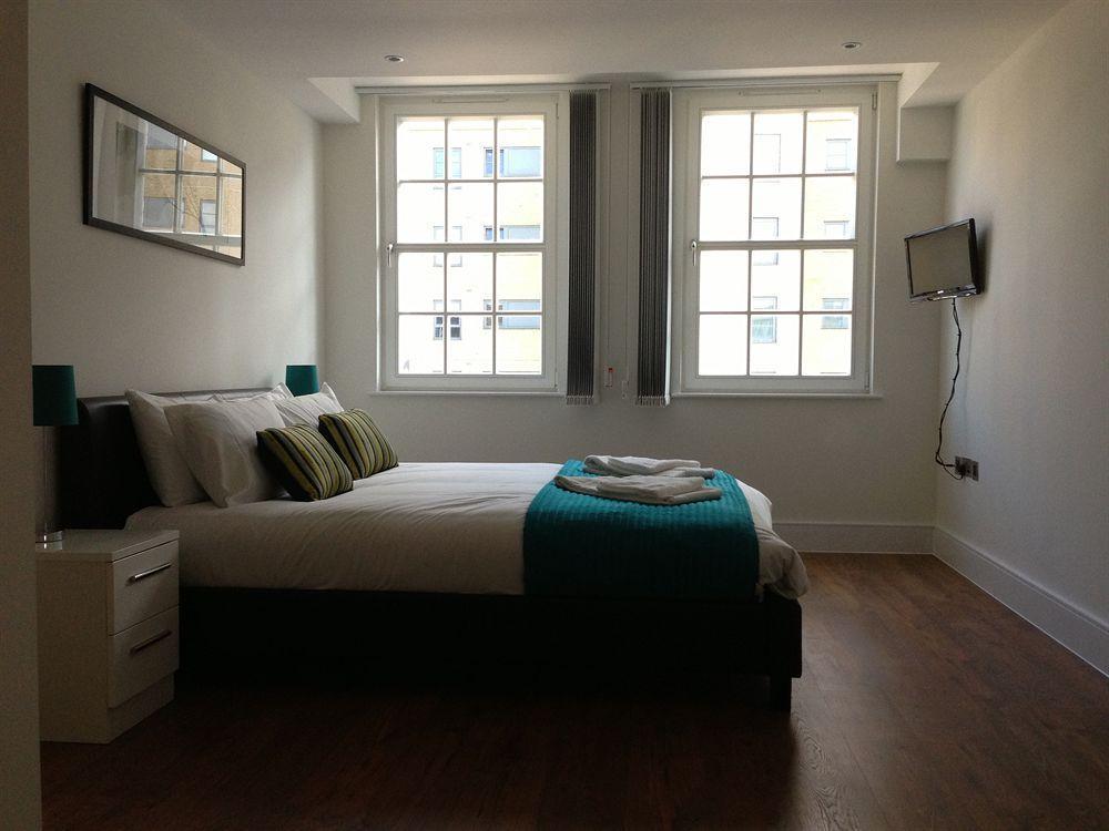 Max Serviced Apartments Commercial Road Londra Esterno foto