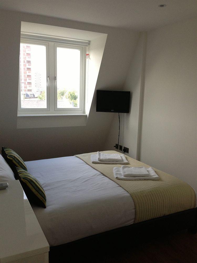 Max Serviced Apartments Commercial Road Londra Esterno foto
